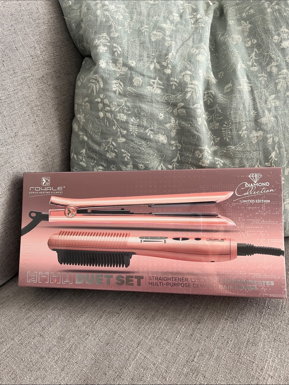 Royale Diamond Collection Pink Hair Straightener & Detangler Duo- New